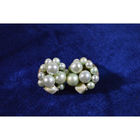 Vintage Faux Pearl Cluster Clip on Earrings Seafoam Pastel Pale Green - Picture 1 of 6